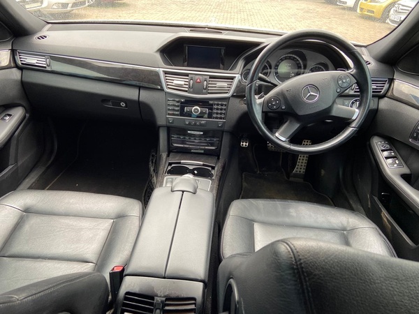 2011 MERCEDES BENZ E300 2011