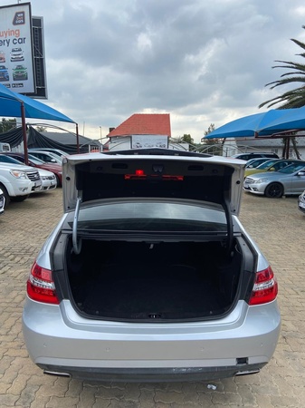 2011 MERCEDES BENZ E300 2011