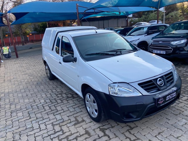 2012 NISSAN NP 200 2012