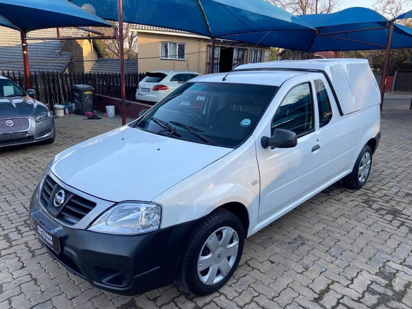 2012 NISSAN NP 200 2012