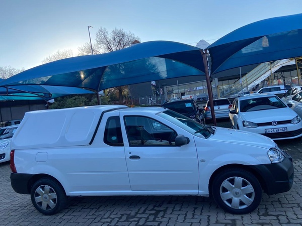 2012 NISSAN NP 200 2012